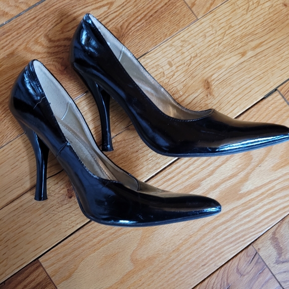 Pointed toe heels - Picture 2 of 2